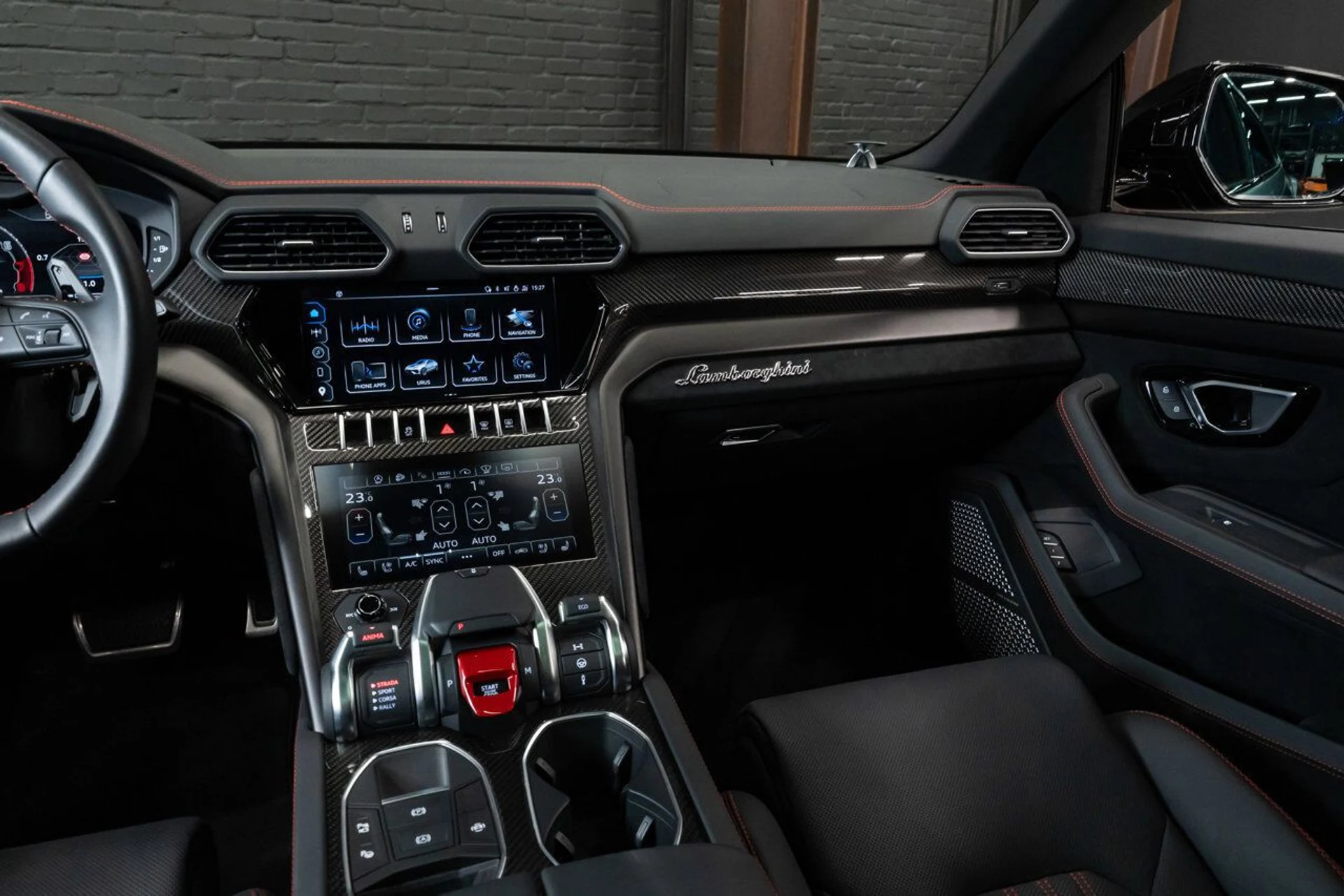 mph152_813043324_lamborghini_urus_2023_e1d7de2ec1