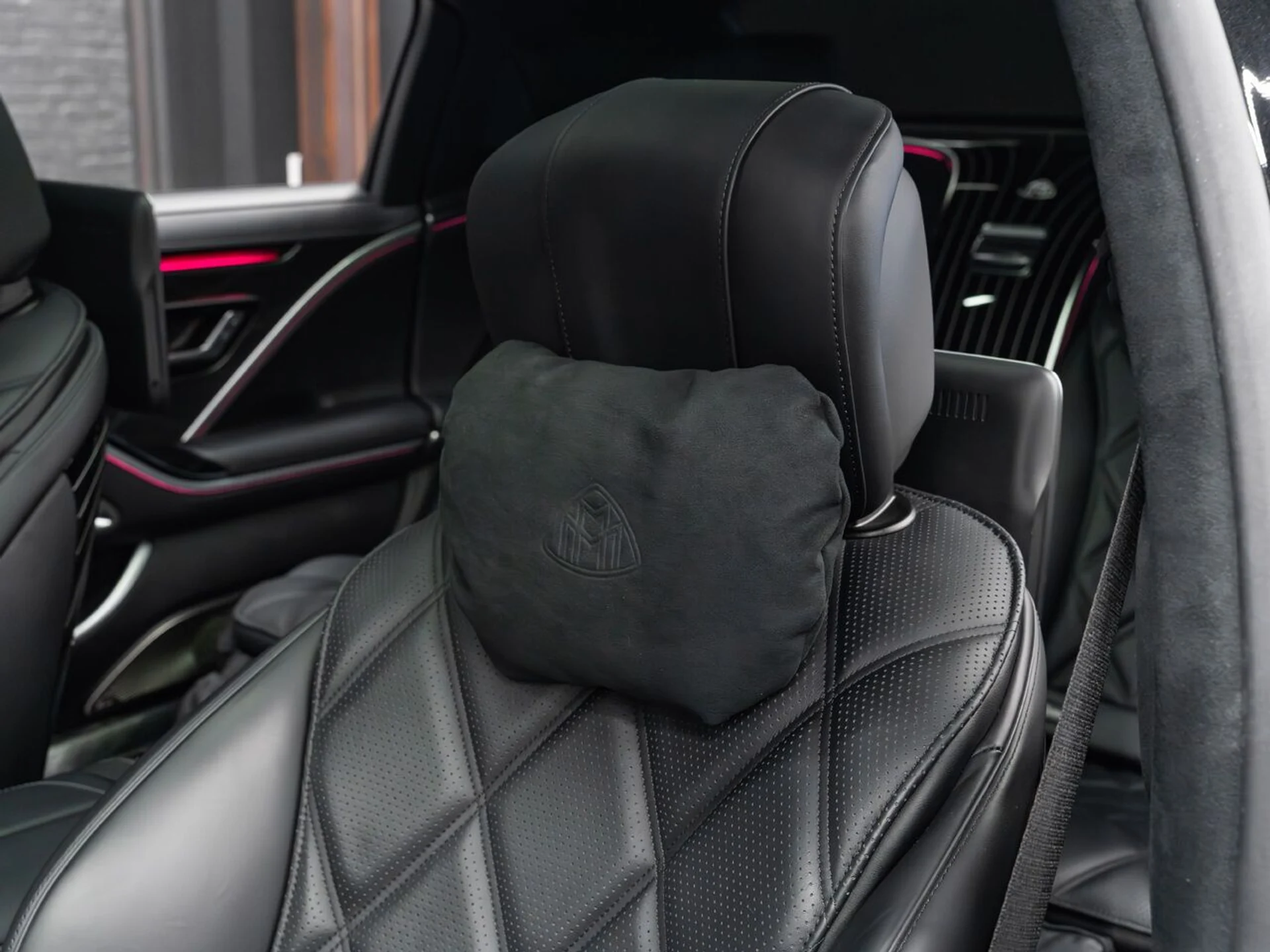 mph153_2756737081_mercedes_benz_s_class_2023_4f82f03816