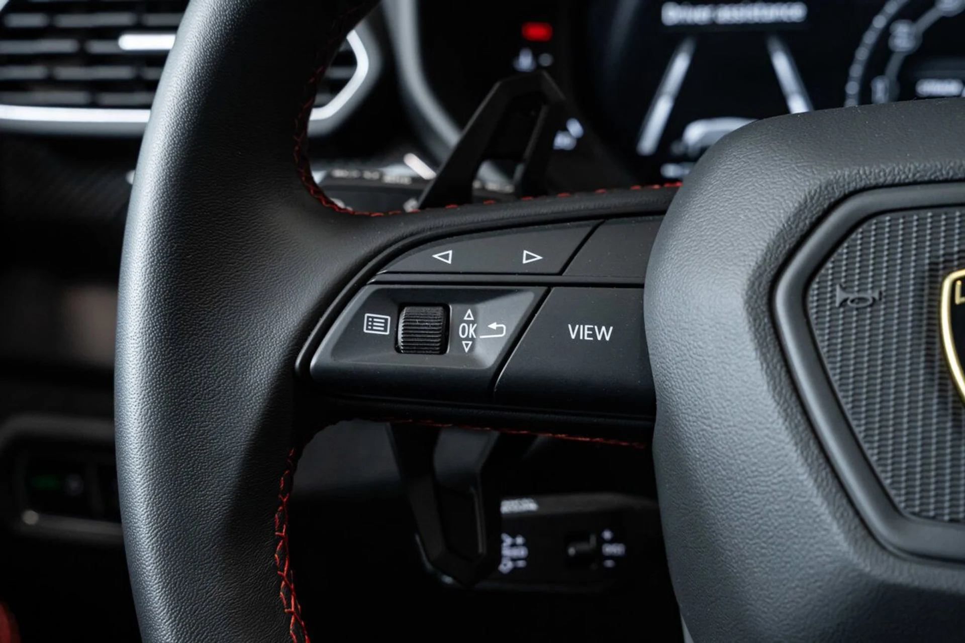 mph154_2566495213_lamborghini_urus_2023_d3fad4c157