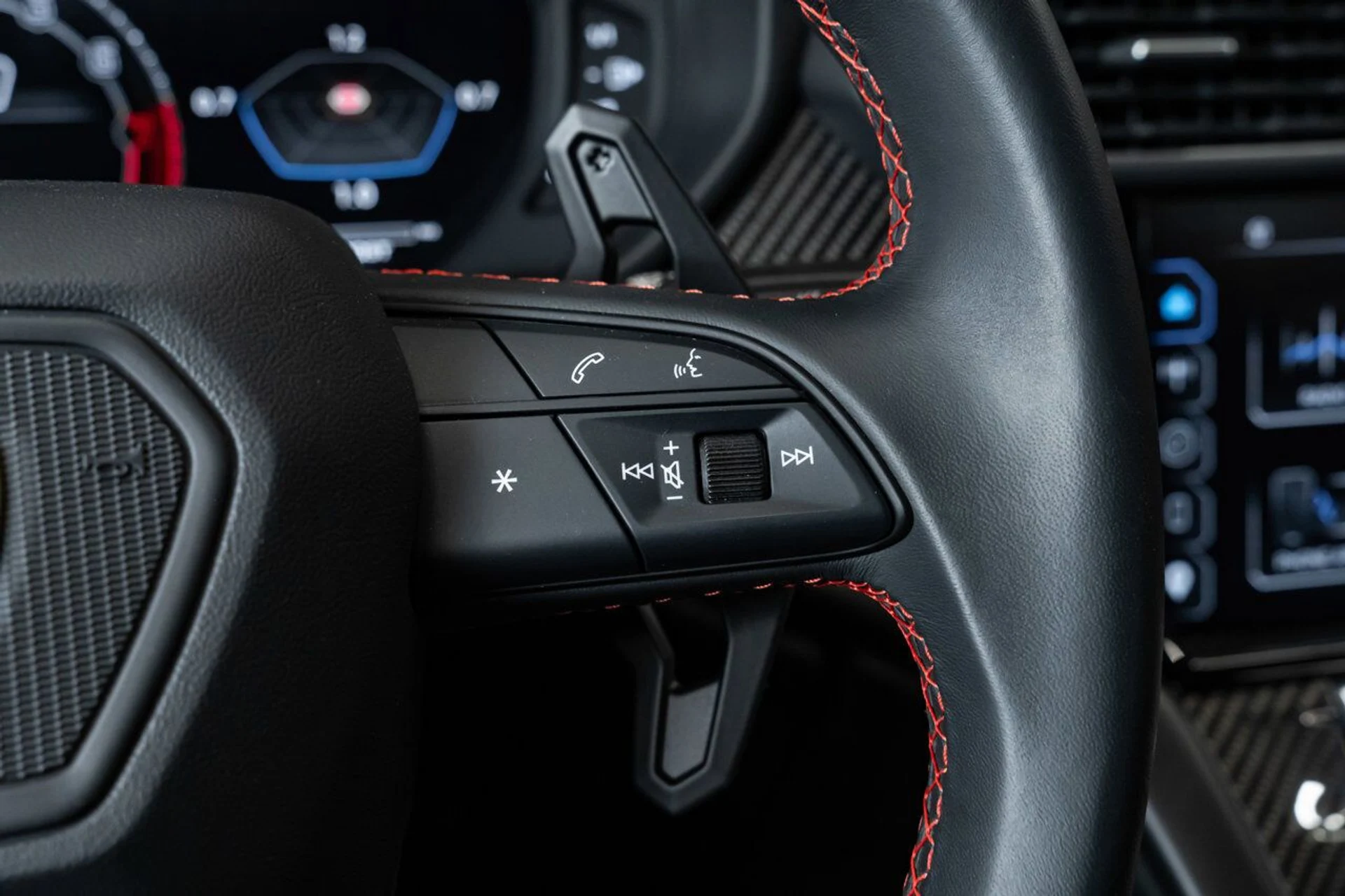 mph155_2581753151_lamborghini_urus_2023_29eb2024bf