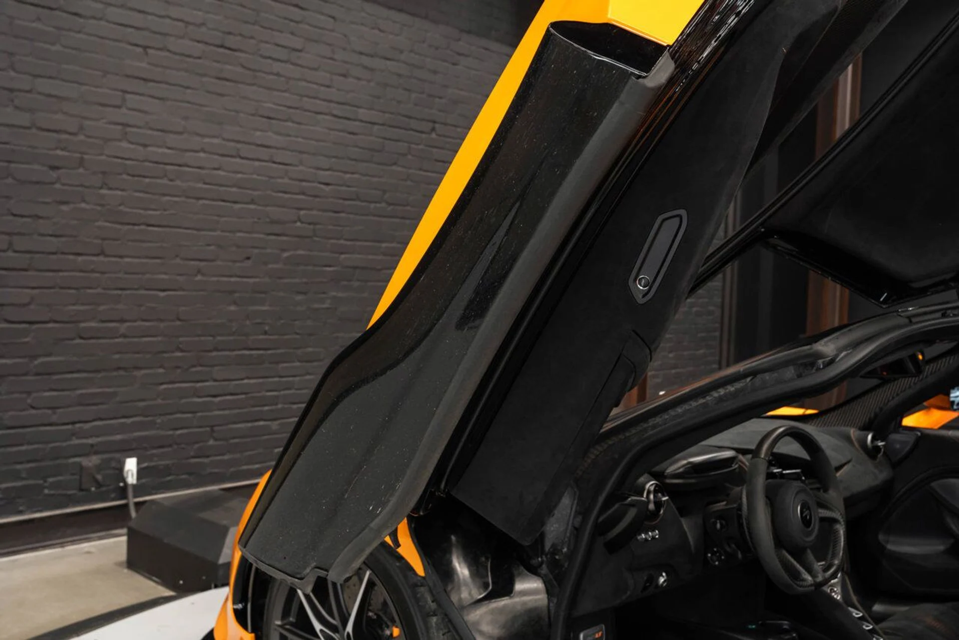mph155_2828546016_mclaren_765lt_2021_b9e78db12b