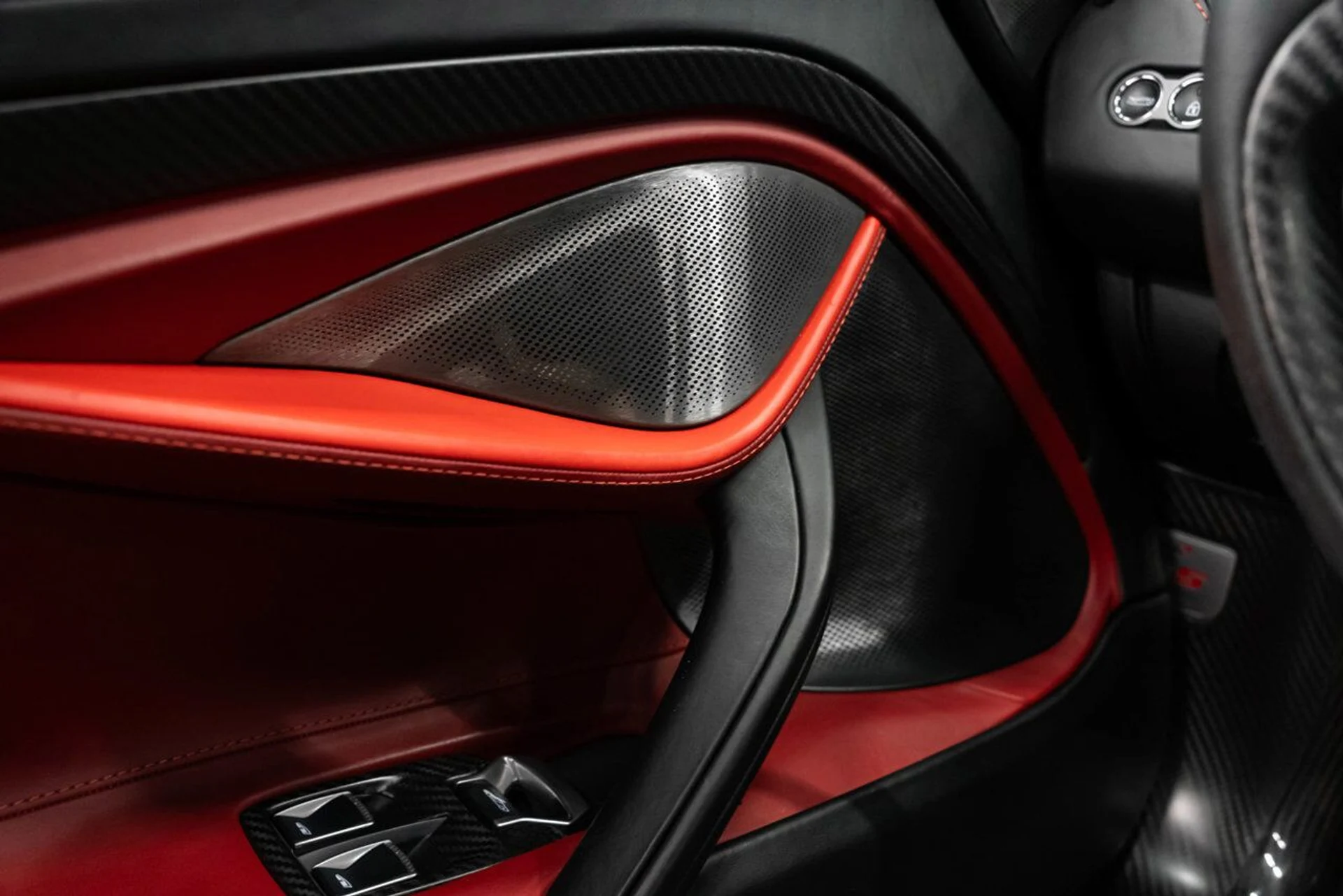 mph157_2007567697_mclaren_720s_2018_24cd23dcc0