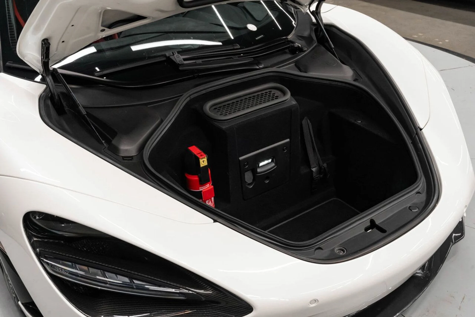 mph164_2135636925_mclaren_720s_2018_8215e01e04