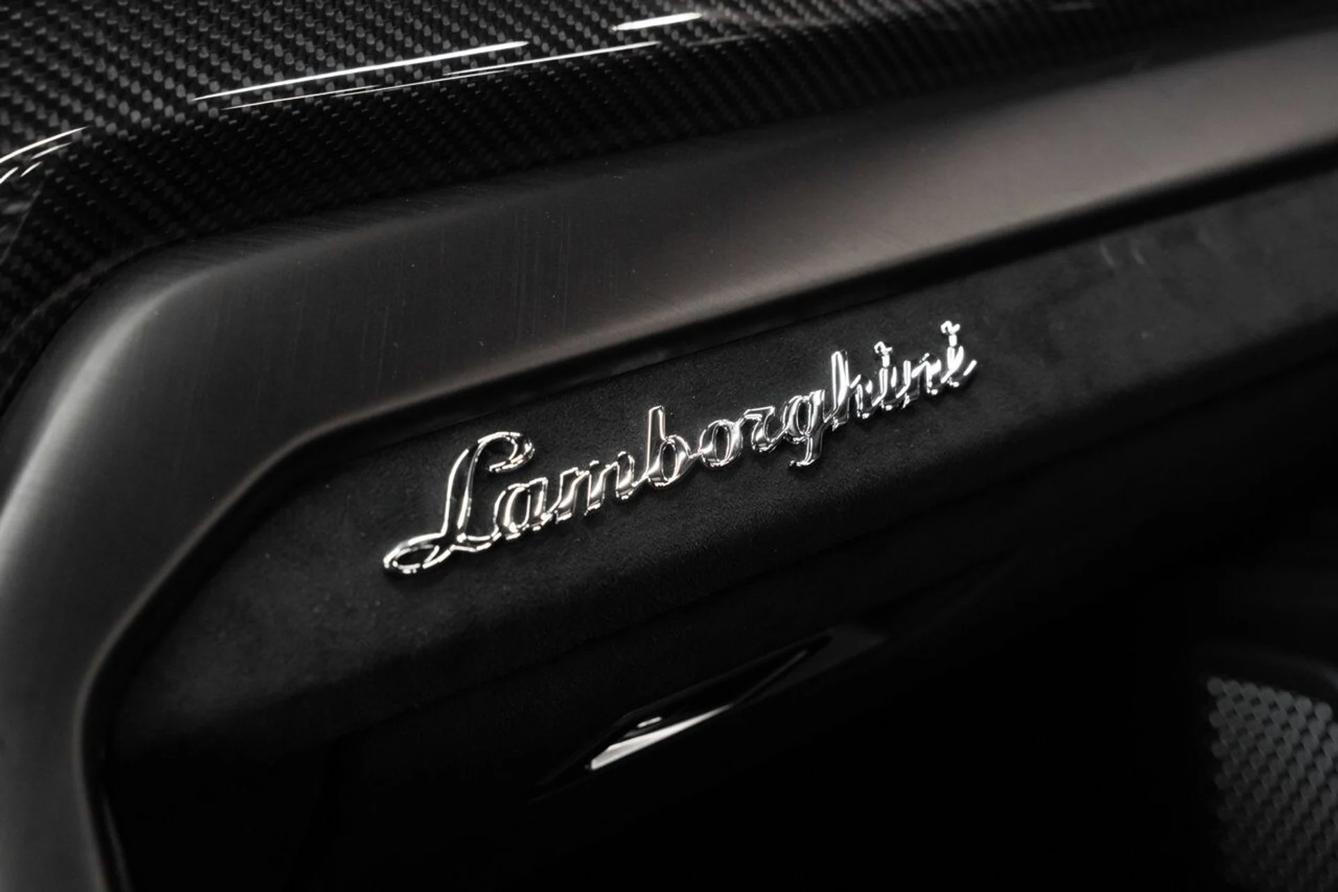 mph165_1169222597_lamborghini_urus_2023_32f8b59e51